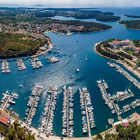 Cozy And Elegant Apartment Pula