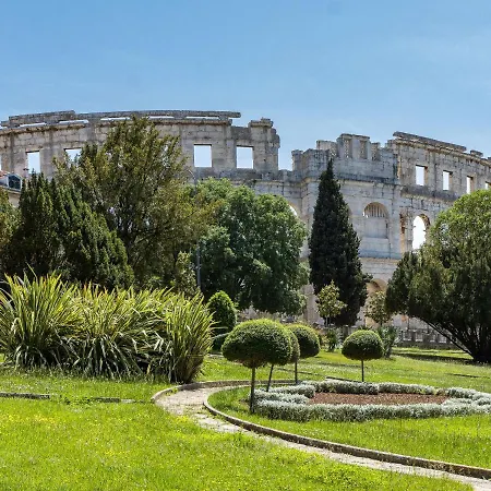 Cozy And Elegant Апартаменти