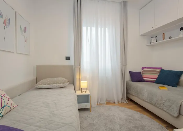Cozy And Elegant Apartment