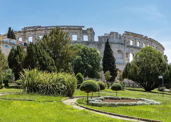 Cozy And Elegant Apartment
